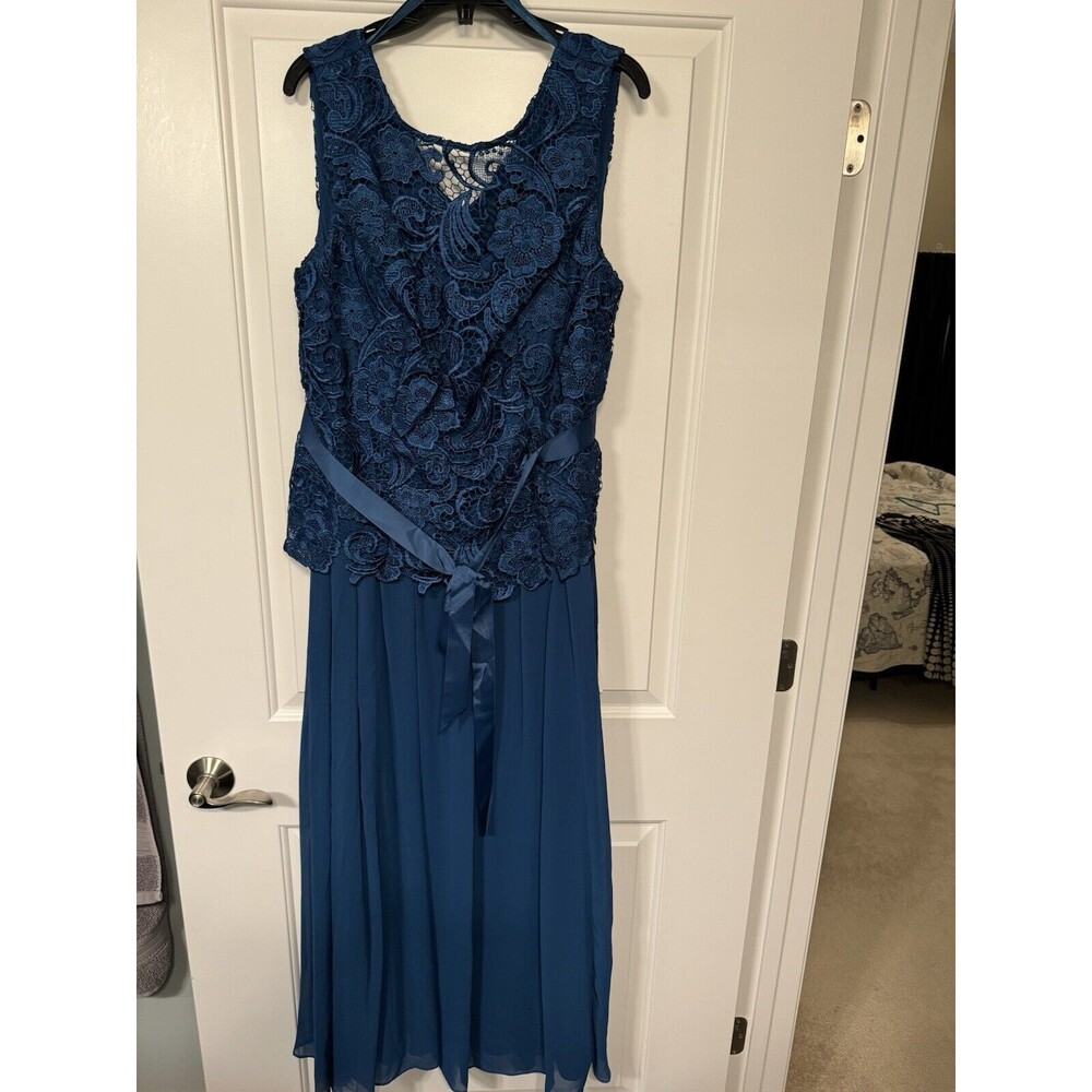 NWT Alex‎ Evenings Sleeveless Lace-Bodice Women’s Plus Size 16W With Scarf/Shawl